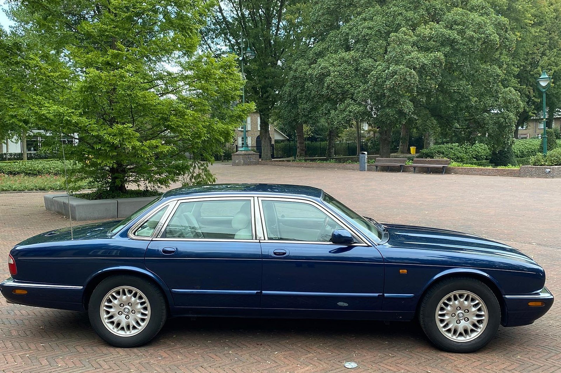 Jaguar XJ